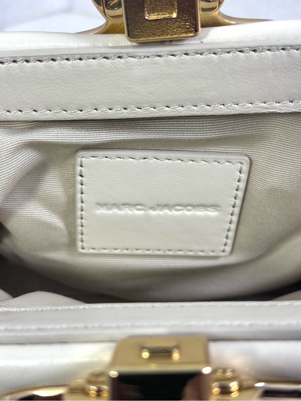 Marc Jacobs The Glam Claw Clip Leather Clutch. Ivory. - Picture 10 of 12